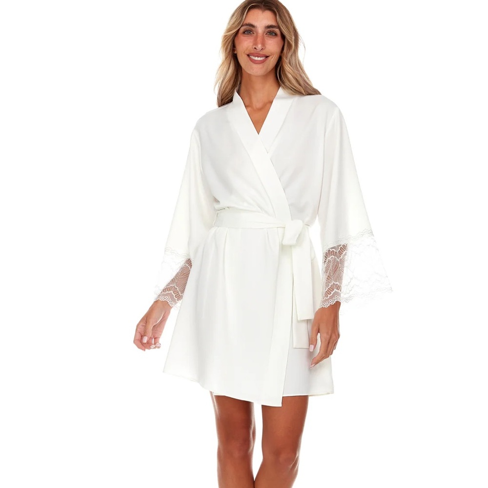 *brand new* flora nikrooz Robe and nightgown